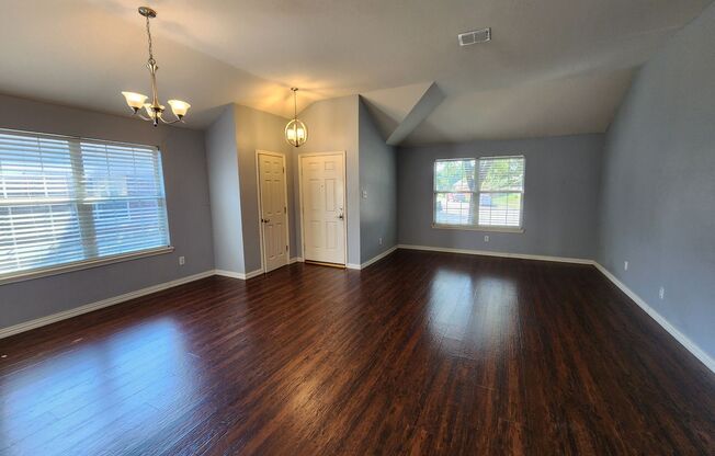 Spacious 4-Bedroom Home in Villages of Woodland Springs