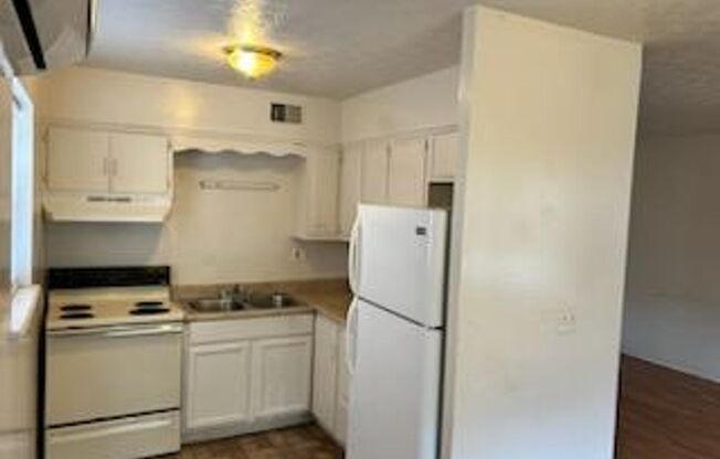 2 beds, 1 bath, $895