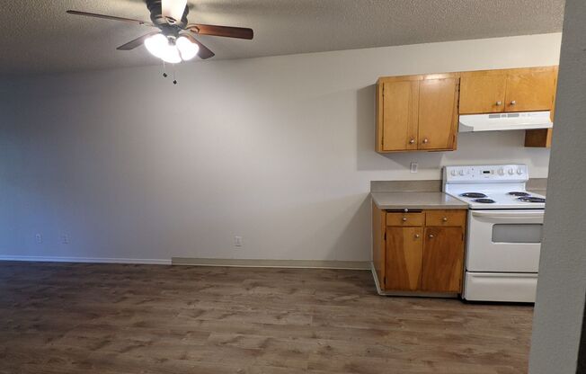 3 beds, 1.5 baths, 900 sqft, $1,695, Unit 25