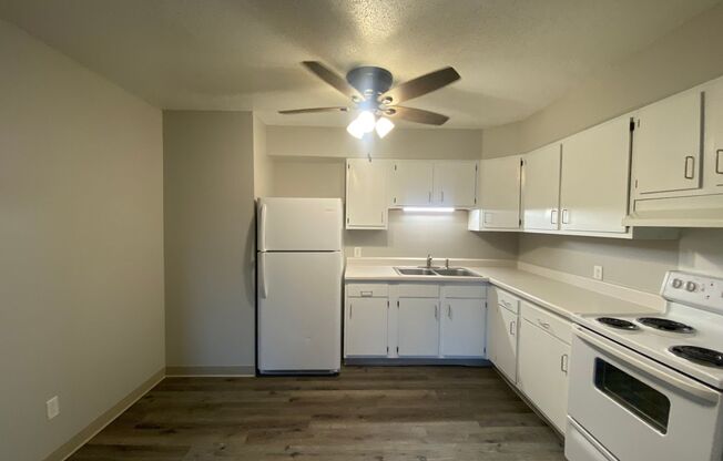 2 beds, 1 bath, $795, Unit 1598 Linden Street #20