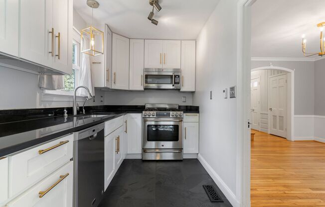 3 beds, 2.5 baths, $5,228