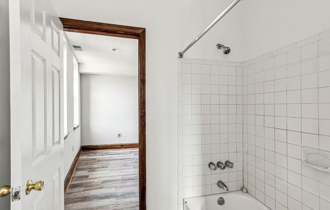 Studio, 1 bath, 350 sqft, $800, Unit A203