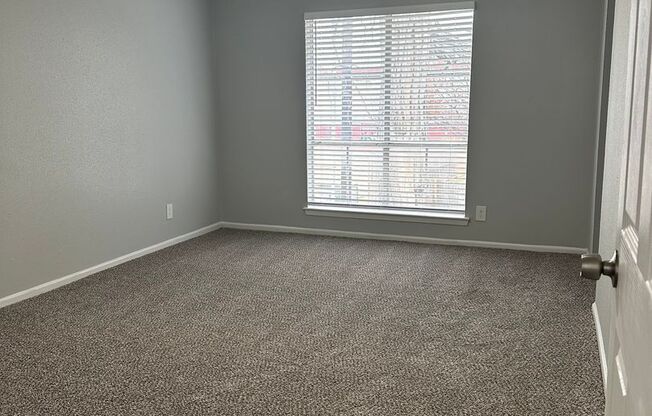 2 beds, 2.5 baths, 1,400 sqft, $1,089