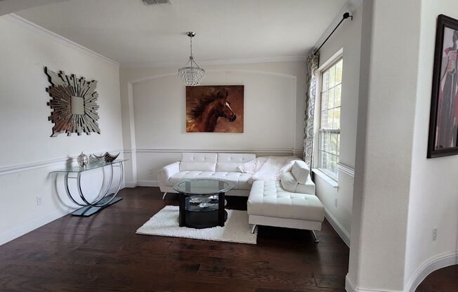 This 3,917 square foot single family home has 5 bedrooms and 3.5 bathrooms.