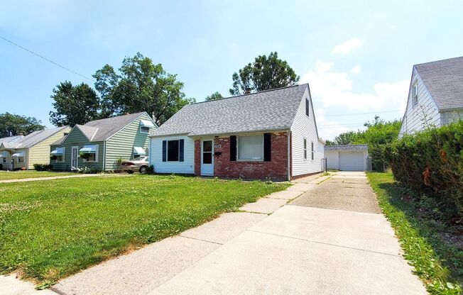 3 Bed - 1 Bath Cape Cod for Rent in Euclid