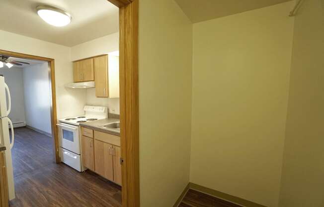 Rolling Hills apartments studio, St. Paul, Minnesota