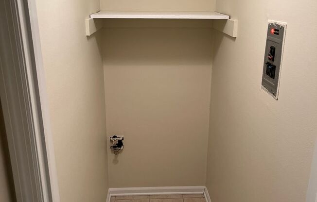 2 beds, 1 bath, 800 sqft, $925, Unit 950-25