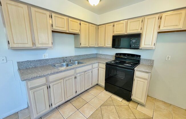 2 beds, 1 bath, 800 sqft, $850, Unit 4