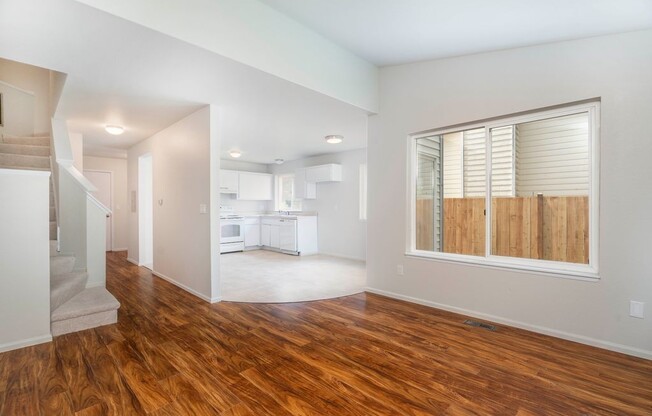 North Bothell 3 bdrm Townhome with private fenced yard
