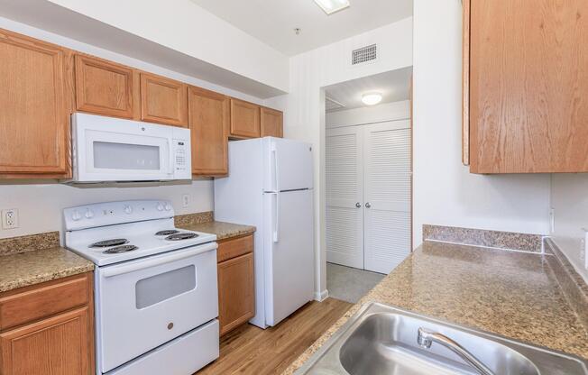 2 beds, 2 baths, 920 sqft, $1,199