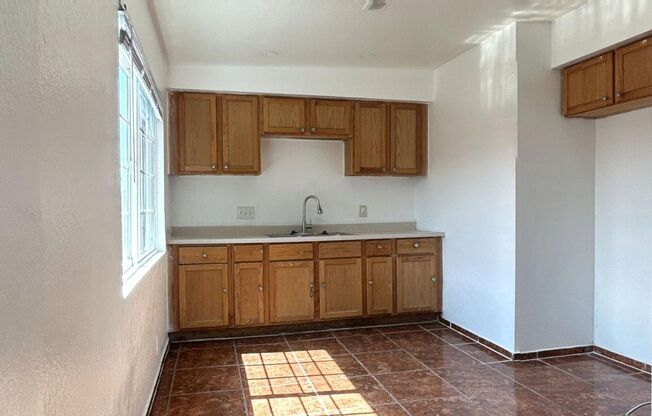445 W. Shamrock