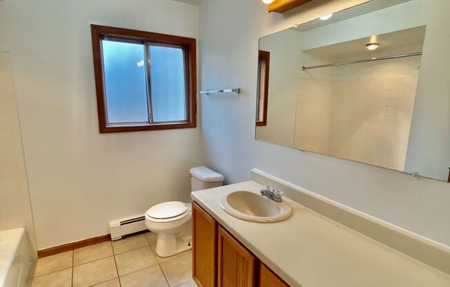 1 bed, 1 bath, 800 sqft, $1,195, Unit 17