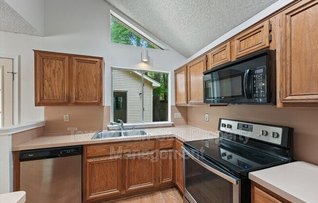 32 N PATHFINDERS CIR