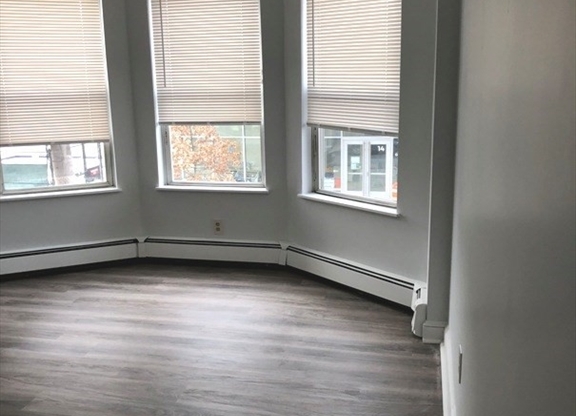 4 beds, 1 bath, 1,200 sqft, $5,600, Unit 3(2B)