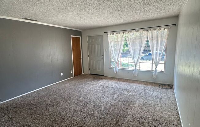 Cozy and Comfortable 3 Bed Home! Sandia School District!