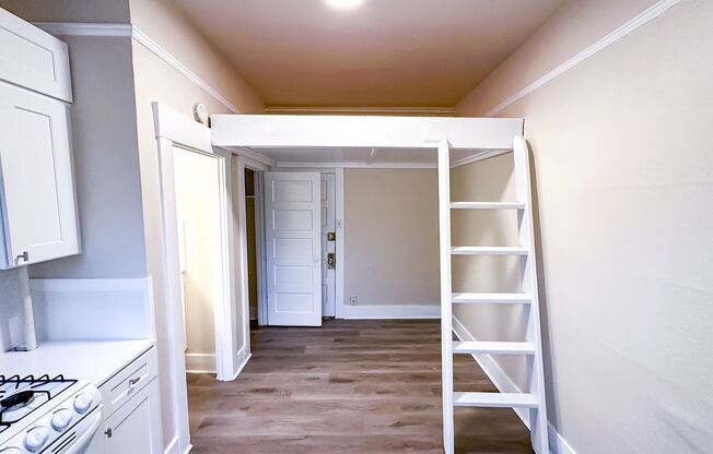 Studio, 1 bath, 180 sqft, $999