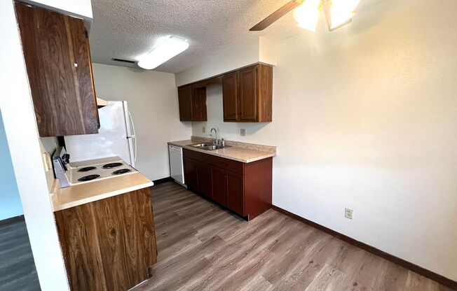 2 beds, 1 bath, 800 sqft, $950