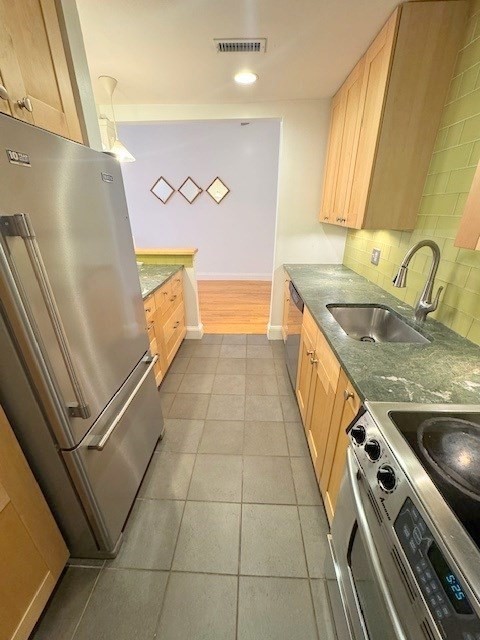 683 MASSACHUSETTS AVE