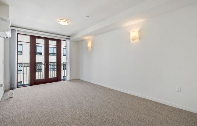 1p685 - 2072 Addison St.