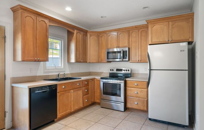 3 bed/2 1/2 Bath. Pet Friendly, Pool,