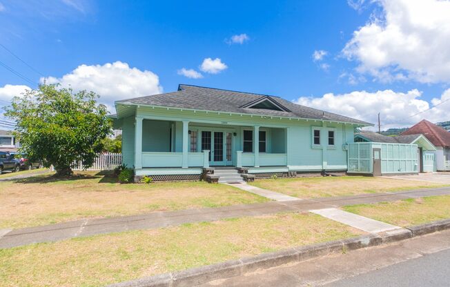 Moiliili - Charming Single Level 3 bedroom, 1 bath plus den on corner lot with covered porch