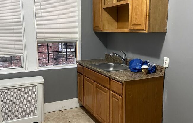 1 bed, 1 bath, 700 sqft, $1,400, Unit 11