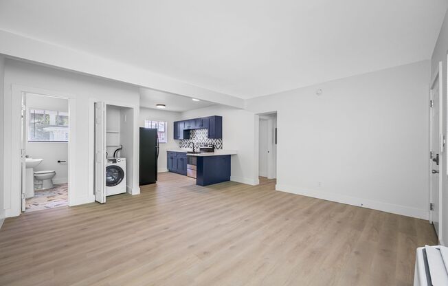 Yvonne Apartments [C]