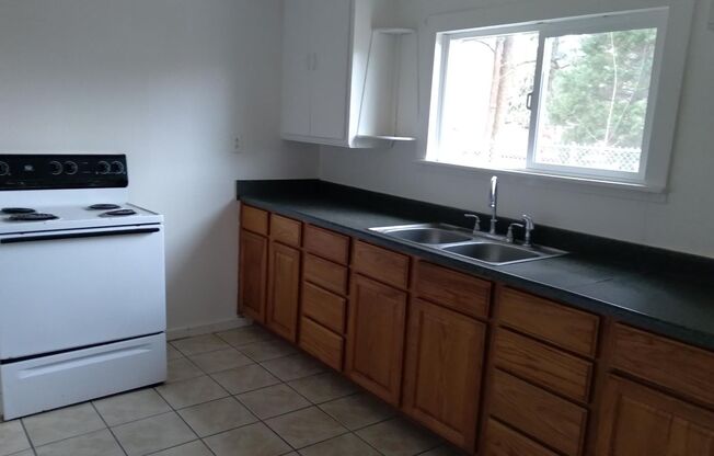 2 beds, 1 bath, 1,000 sqft, $1,350, Unit 537