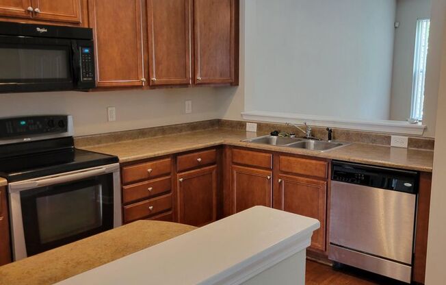 Beautiful 2Br 2.5Ba Townhome in North Raleigh! Available Now!