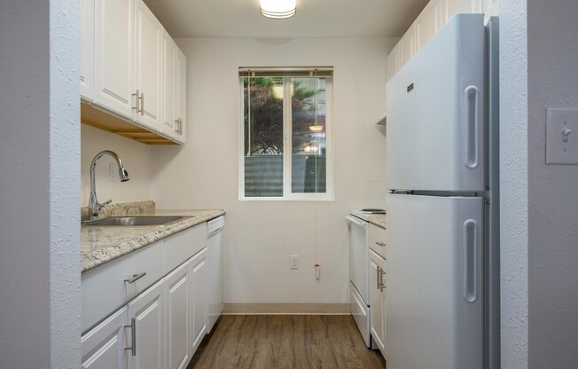 2 beds, 1 bath, 760 sqft, $1,375, Unit 75
