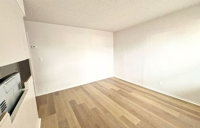 2 beds, 1 bath, 850 sqft, $975, Unit 84-210