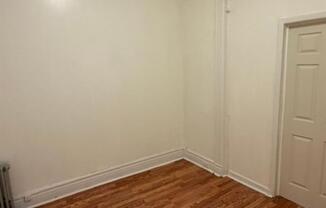 3 beds, 1 bath, 3,240 sqft, $3,500