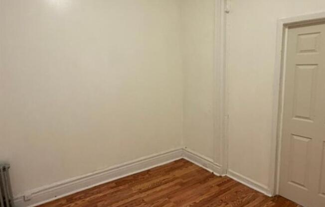 3 beds, 1 bath, 3,240 sqft, $3,500