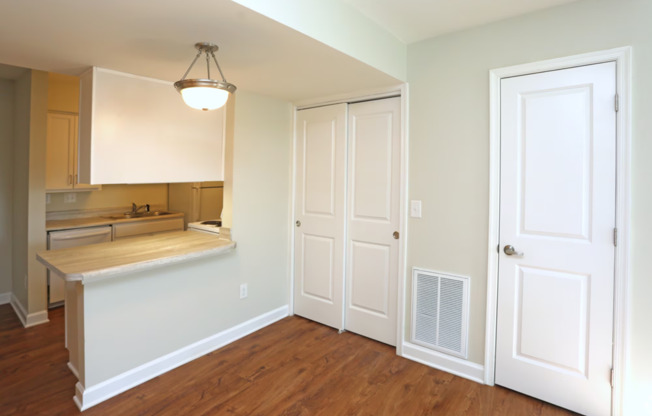 1 bed, 1 bath, 678 sqft, $1,050, Unit 518E