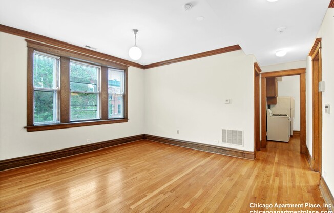 3600 N Hermitage Ave 1
