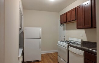 2840 N Orchard St , 2846-46