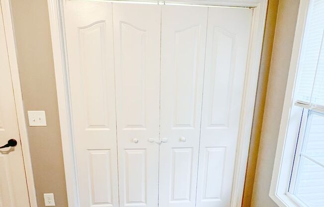 2 Bedroom 1.5 Bathroom Townhome