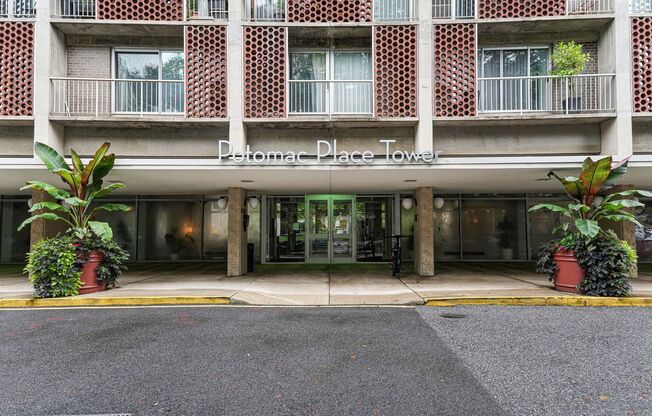 Available Now! Electric, Gas and Water included in Rent! 1 bedroom / 1 bathroom in an amenity rich building near the new wharf and Nats Park!