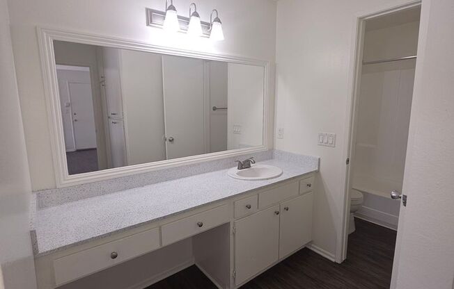 1 bed, 1 bath, 713 sqft, $2,075, Unit B064