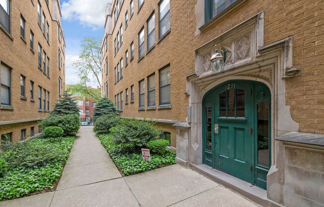 Beautiful Rehabbed 1Bed/1Bath Condo Unit in South Shore!