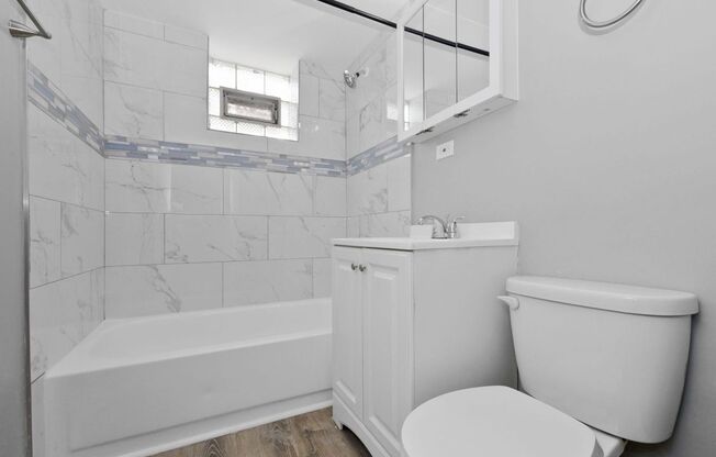 2 beds, 1 bath, 480 sqft, $1,525, Unit 4244 1/2 - 3E