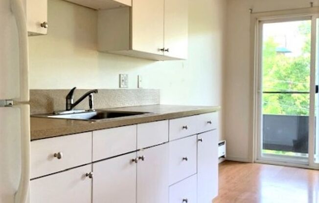 1 bed, 1 bath, 650 sqft, $1,595, Unit 302