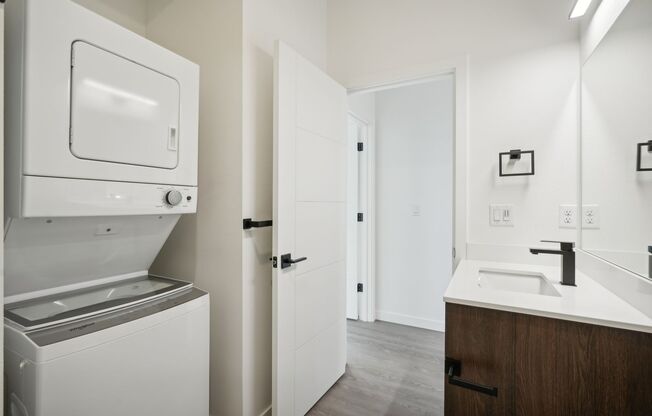 1 bed, 1 bath, 420 sqft, $1,525, Unit 15