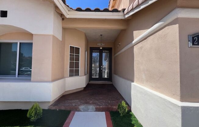 beautiful, fully furnished 5-bedroom, 3-bath home with a pool