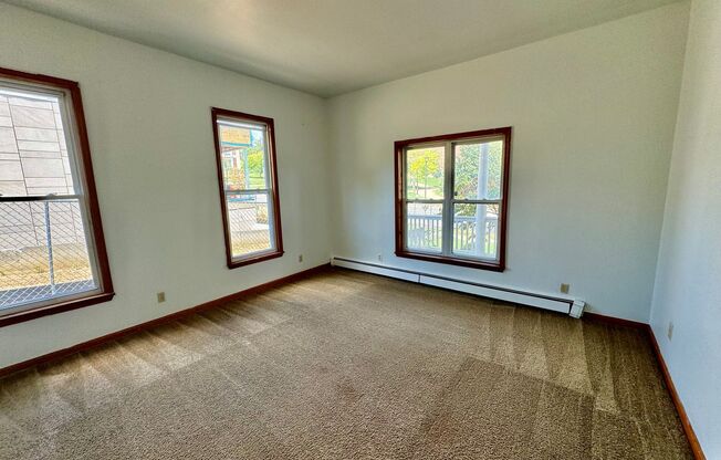 3 beds, 1 bath, $1,650, Unit 1