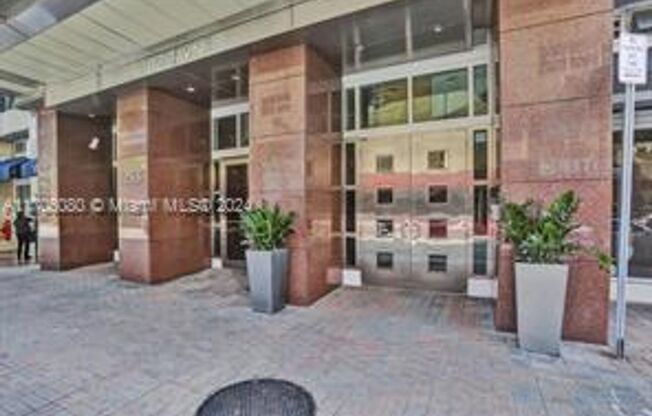 2 beds, 2 baths, 1,058 sqft, $3,200, Unit 253 NE 2nd St appt 903 (A11706080)