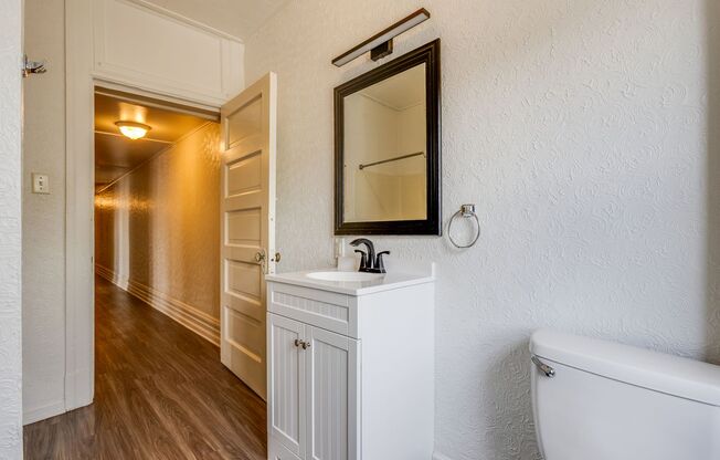 2 beds, 1 bath, $1,100, Unit Apt 2