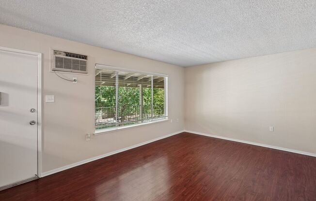 2 beds, 1 bath, 850 sqft, $1,600, Unit 4554