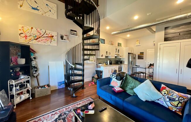 1 bed, 1.5 baths, $1,695, Unit Apt 32