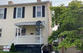 Fantastic, well maintained 2 Bedroom/1 Bath in Carnegie
